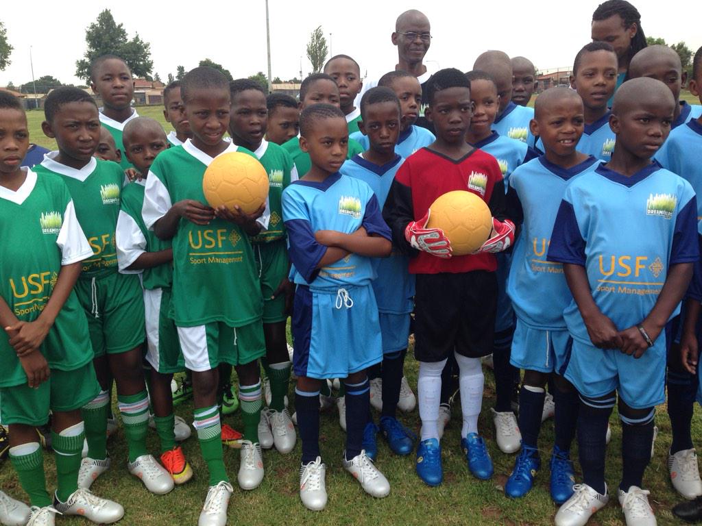 JohnPerlman's tweet photo. #USFSportAfrica Children in Naledi meet the miracle ball from @oneworldplayprj. Growing dreams with @USFSportMgt http://t.co/ih6sNYLzFa