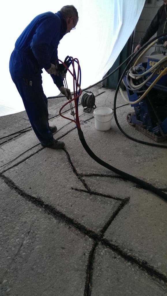 Special_Protect's tweet photo. Industriële #voegvulling #naaddichting op basis van #polyurea. http://t.co/Xzd3uao96W
