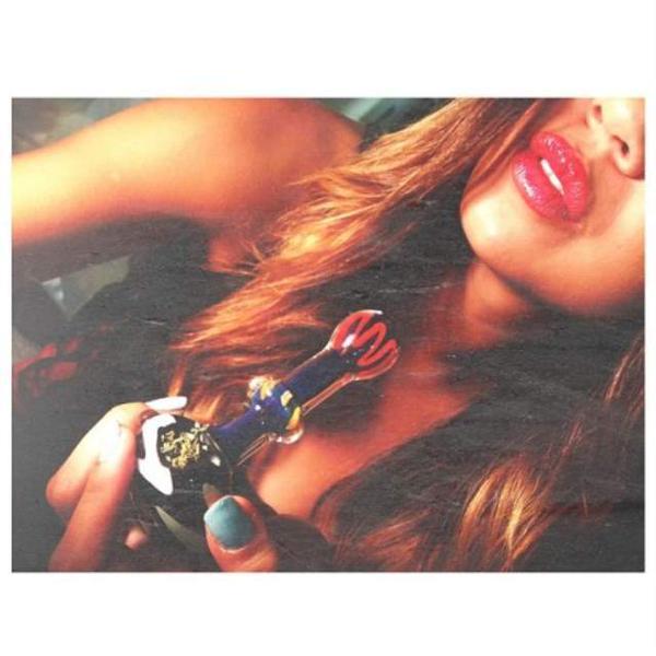 fojapokF's tweet photo. UGH look at those luscious lips! YUM! #CBDVAPErhot http://t.co/A4AkoQCWVB