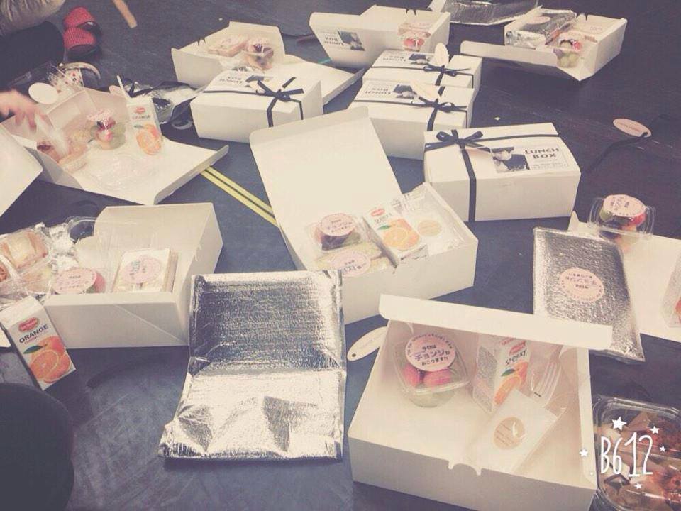 FR_TEENTOP's tweet photo. [RT @wowous]
고마워요! 잘먹을게요 ㅋㅋㅋㅋㅋ땡큐우우우 
Merci! Je vais bien manger kekekekeke MERCI. http://t.co/5ukeAloyNr