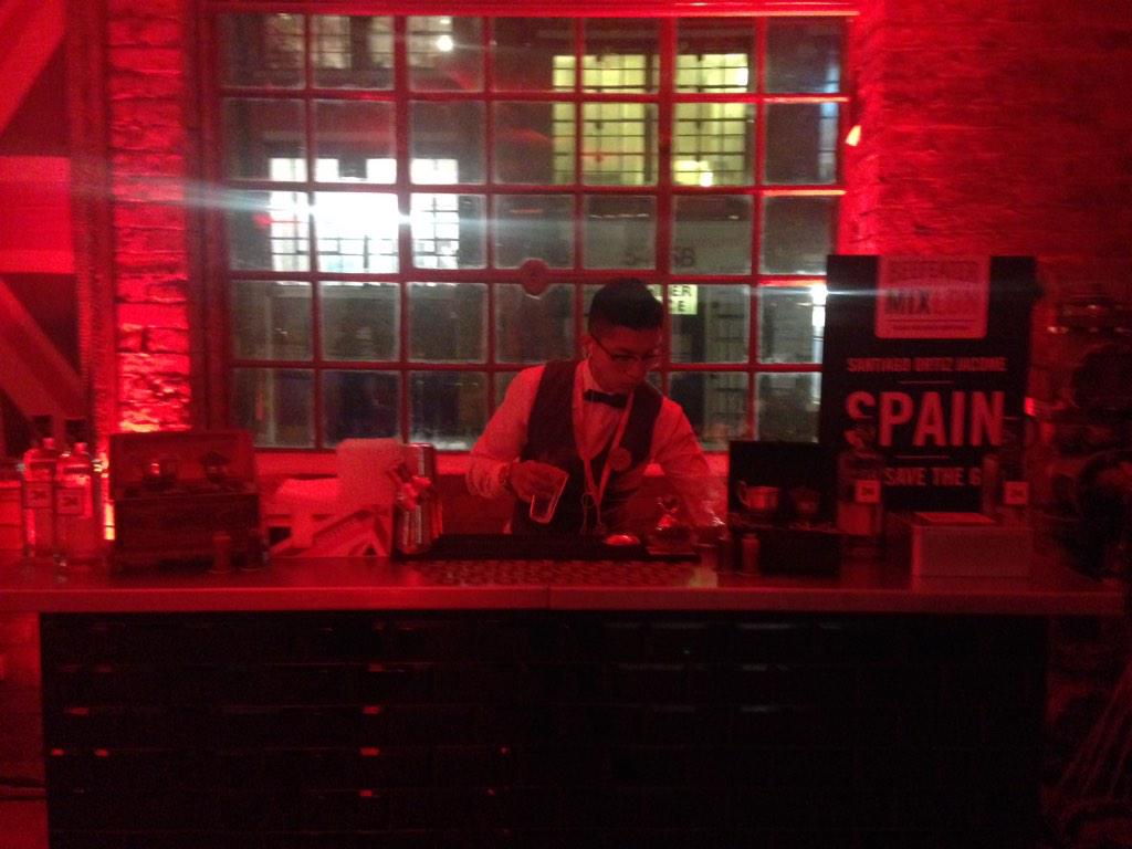 Santi prepara todo antes de competir en la final. ¡Vamos España!