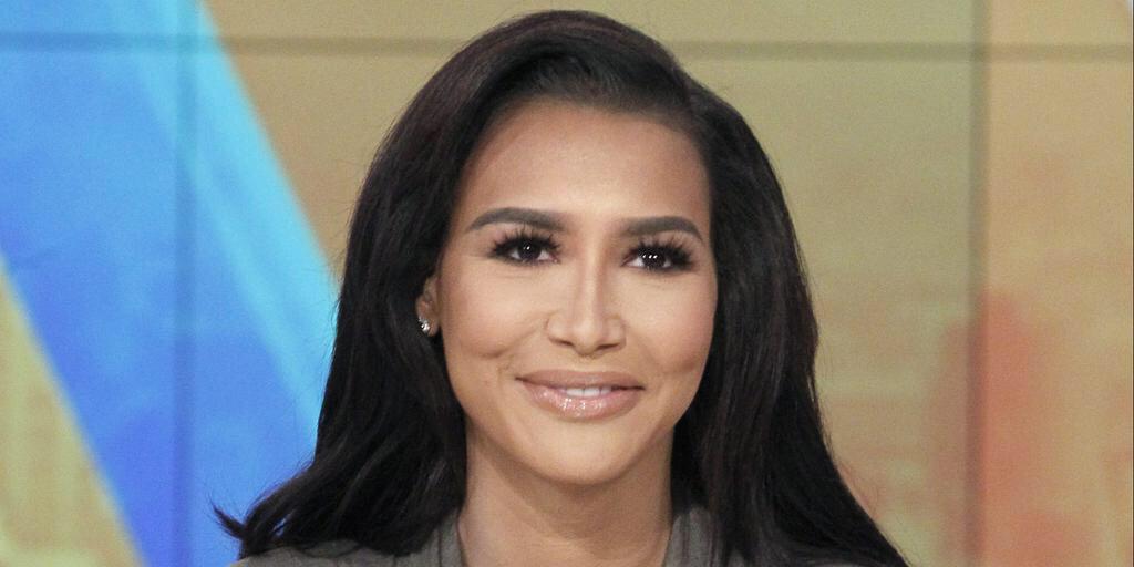 Naya Rivera Says Showering Daily Is 'Such A White People Thing' huff.to/1Iwyuzn