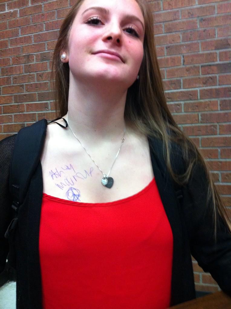 ashleymckenz22's tweet photo. The fans r buzzin #worldpremiere #rapperforlife http://t.co/9OX4z8Px7i