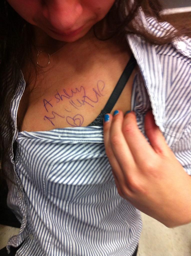 ashleymckenz22's tweet photo. The fans r buzzin #worldpremiere #rapperforlife http://t.co/9OX4z8Px7i