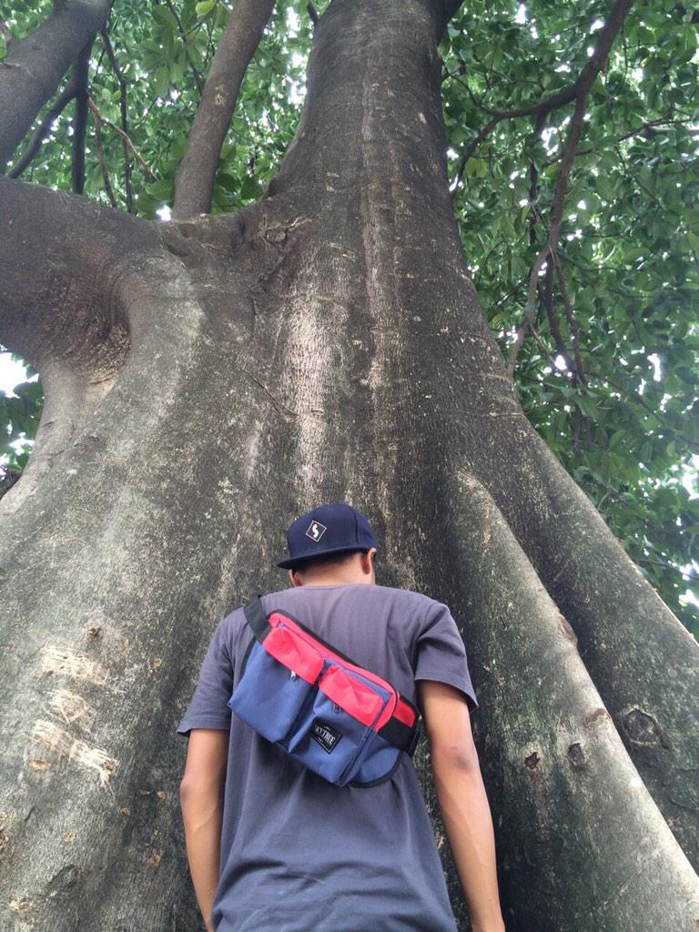 SkytrueBrand's tweet photo. Waist bag "Red &amp; Navy"
IDR : 150K
Fore more info : 081314983065 http://t.co/XnjYy2EUEb