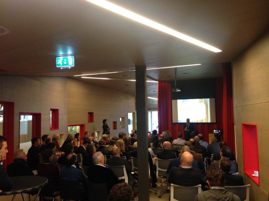HMENL's tweet photo. @C2CCentre @C2CExpoLAB seminar prof. Braungart is begonnen met opening door @BeuckenW @deManufactuur http://t.co/HzXmg4g9fN