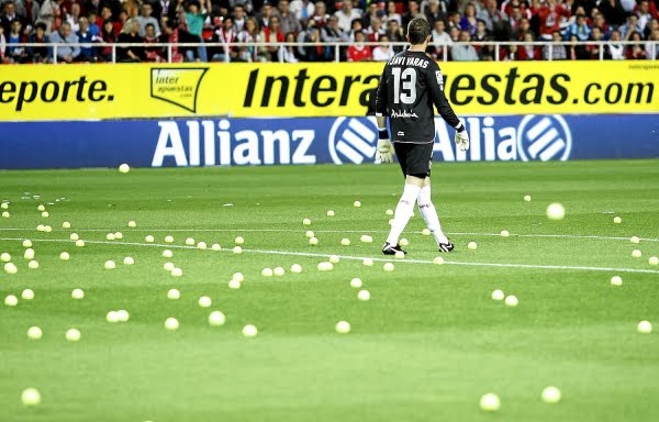 antiUEFAmafia's tweet photo. Sevilla vs Levante
21/4/12
"Paren el Partido Mou Sigue Hablando"
Biris contra la Television
https://t.co/8hCbzB0EGC http://t.co/Ja4rp8UYOp
