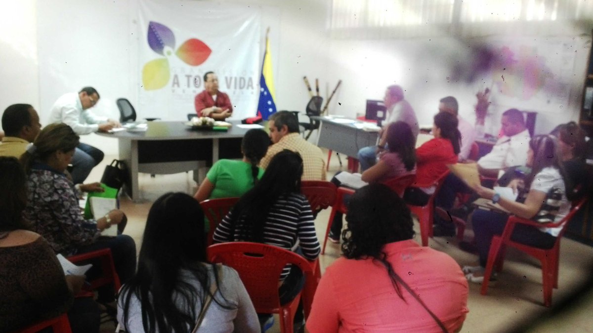 secreteduceg's tweet photo. Zona Educativa y Secretaria de Educación realizan programación de actividades con motivo del Día del Educador http://t.co/924xHUVxKn