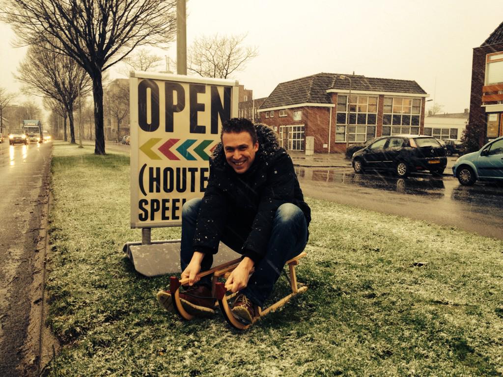 Tojsnl's tweet image. Sneeuw!!! Tijd voor houten sleetjes ;) #Hoogeveen #Westerbork