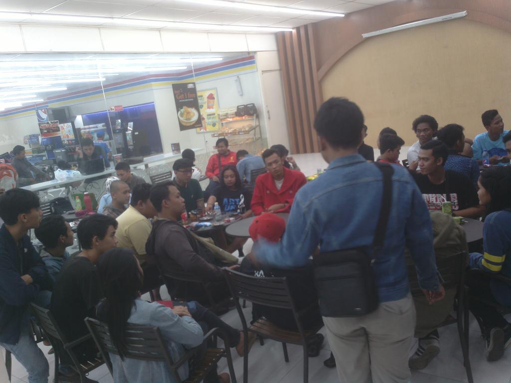 Lagi pada kumpul nih. Buat bahas #SemarangSkaFestival 2015 dan #SemarangSkaFest #RoadShow di daerah Pandanaran  ;)