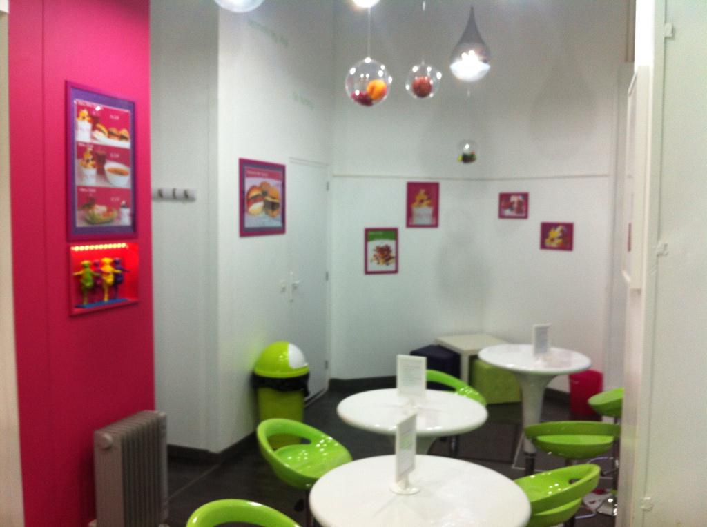 VallottonEric's tweet photo. Bonjour les amis venez manger les meilleurs Frozen yogourts de Genève et les divers menus gourmets http://t.co/qP8qVeFUg4