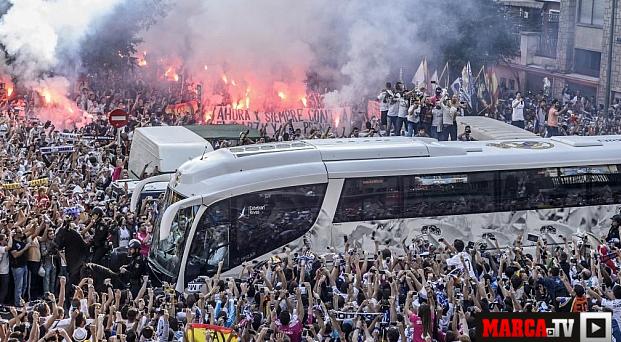 marca's tweet photo. La afición blanca brindará el espectacular recibimiento de las grandes ocasiones ▶ http://t.co/GIsKao0LPK http://t.co/oSb800ioPB