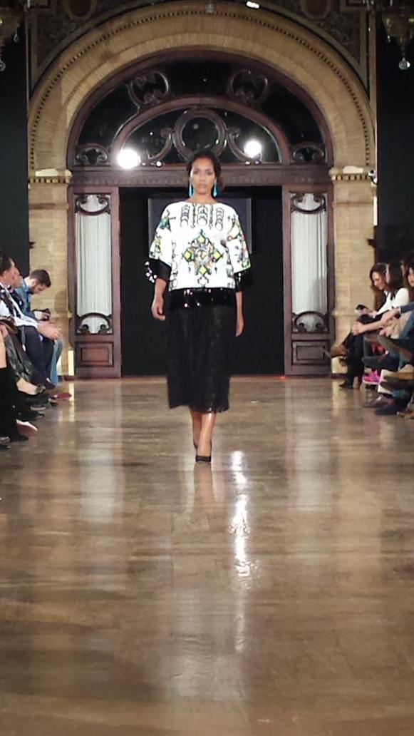 claudi_alfaro's tweet photo. Así es Souvenir, la nueva colección de @CurrodeDuran en @WeLoveFlamenco #wlf15 http://t.co/8T0wXMYgNq