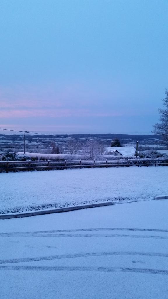 shanecoughlan1's tweet photo. Pretty picturesque in from the sitting room in Affane this morning #postcardstuff http://t.co/8EOAIau4k1