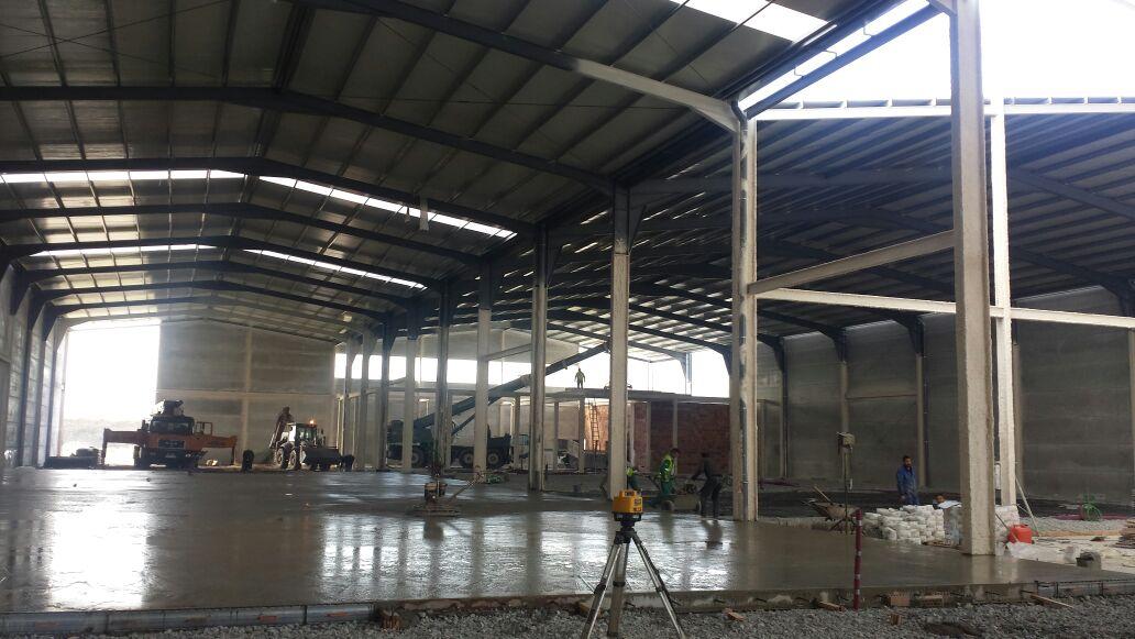 Terminando la cubierta de la nave de Granada (Hierros y Aluminios Puebla)