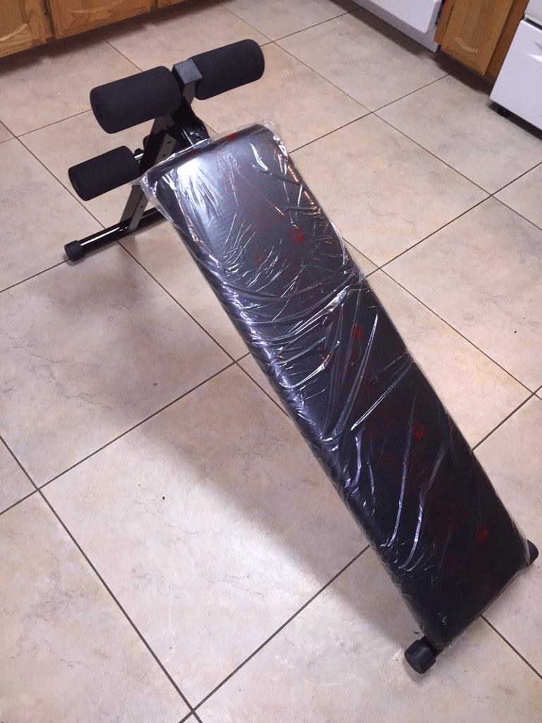 lipstickandiron's tweet photo. Ahhhh my new declined sit up bench came in! #excited #situpbench http://t.co/I3jm1aPjd3