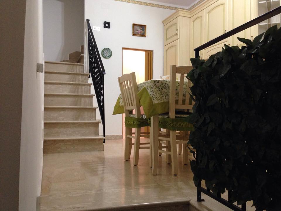 IconacasaTRIGG's tweet photo. #Triggiano casa indipendente 2 livelli terrazzo € 50000 tratt. @Iconacasa @DennyASR7 Info ufficio c.so V Emanuele 160 http://t.co/VpGS3r58Cb