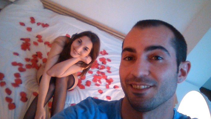 Y despu&eacute;s de comer a por la segunda escena del d&iacute;a para @actricesdelporn con @Jimena_Lago http://t.c<a href="/tag/puppylove"class="tags"><span>#puppylove</span></a><a href="/tag/canecorso"class="tags"><span>#canecorso</span></a><a href="/tag/mastiff"class="tags"><span>#mastiff</span></a>
