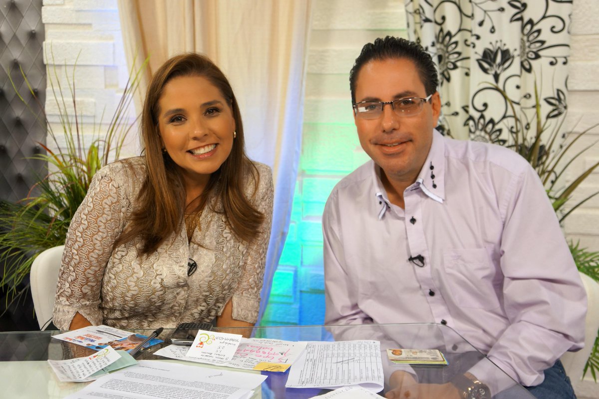 CANCUNVIVE's tweet photo. ¡No dejes para mañana lo que puedes hacer hoy! Checa tu vista, protege tu salud en Clinica de Ojos con @DrGuasch http://t.co/s392nUc4b2