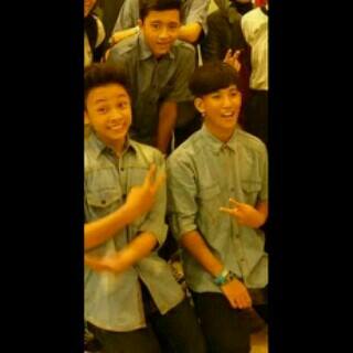 verticalSDA's tweet photo. Katanya si mereka pacaran *ehsalah
@Richieadamj @ditoyp http://t.co/mhm5JicZ6r