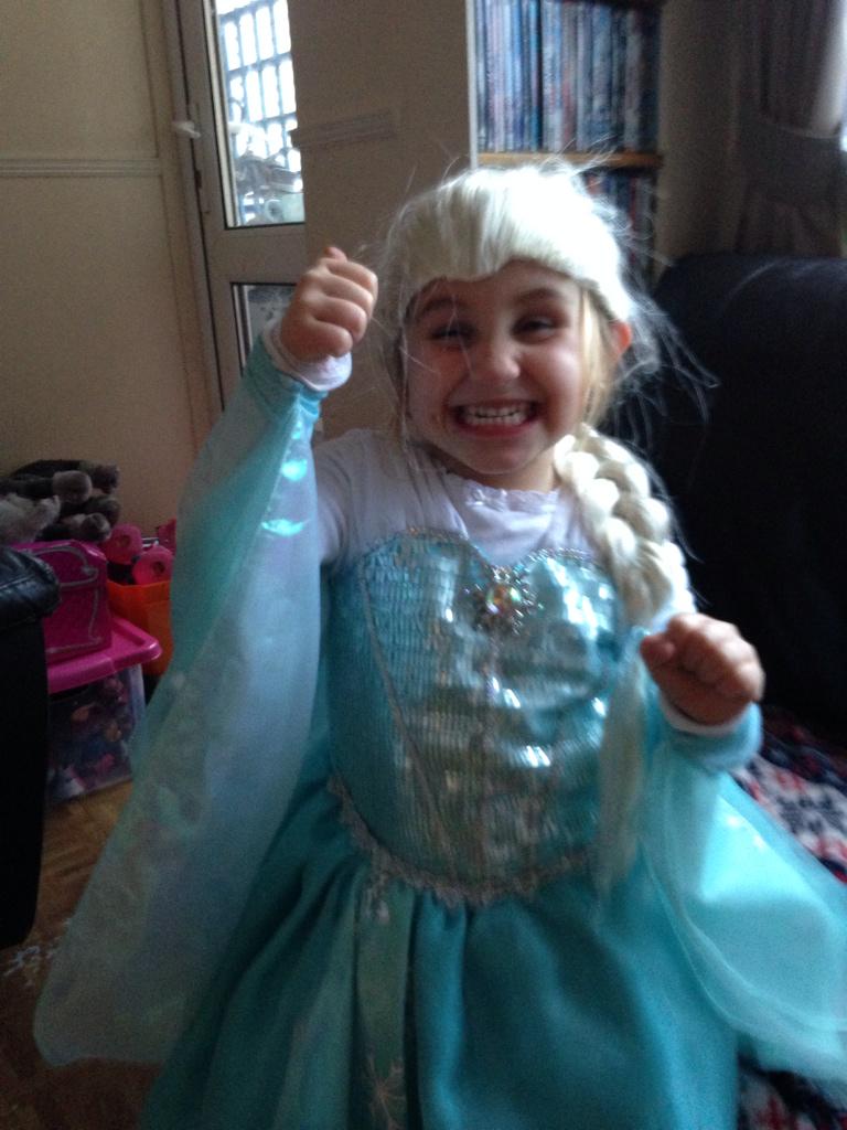 cater_melissa's tweet photo. Princess elsa in da house👑💗 http://t.co/prZ9R6NRiz