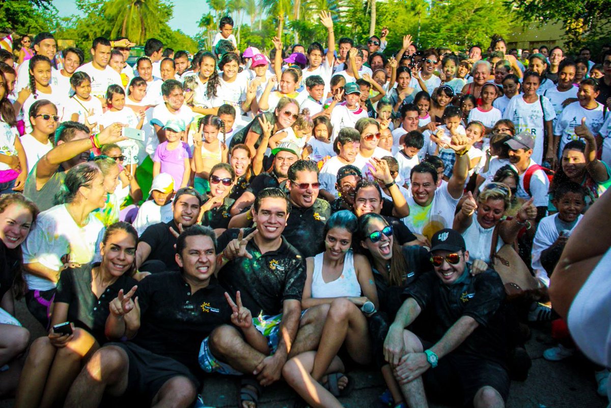 Transforma_Gro's tweet photo. Durante el Festival del Color en #Acapulco, agosto/2014
Convivencia/Fomento al Deporte #TransformemosGuerrero http://t.co/RtoTuaSC1w