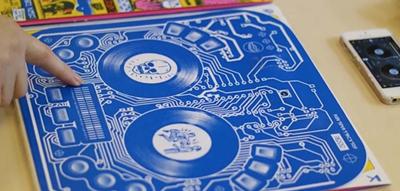 thenextweb's tweet image. You can become a DJ with paper turntables and your iPhone tnw.me/BlicVm3