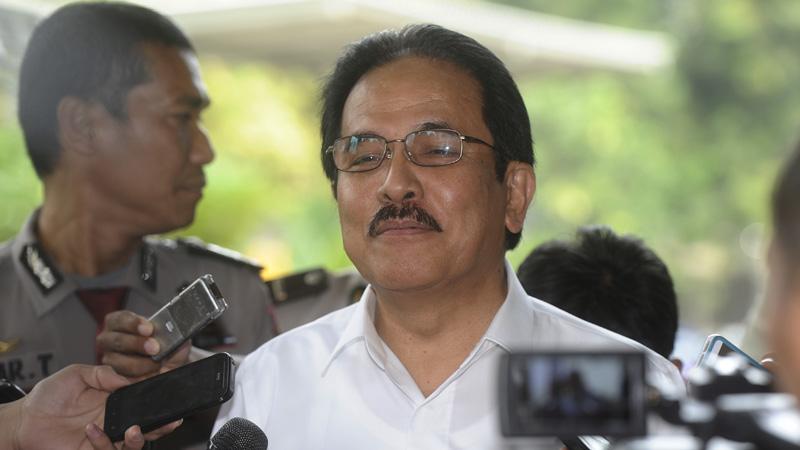 VIVAcoid's tweet photo. Pemerintah Umumkan Harga BBM Baru Akhir Pekan Ini http://t.co/BQgQrot4wV http://t.co/Ez8S84XmqA