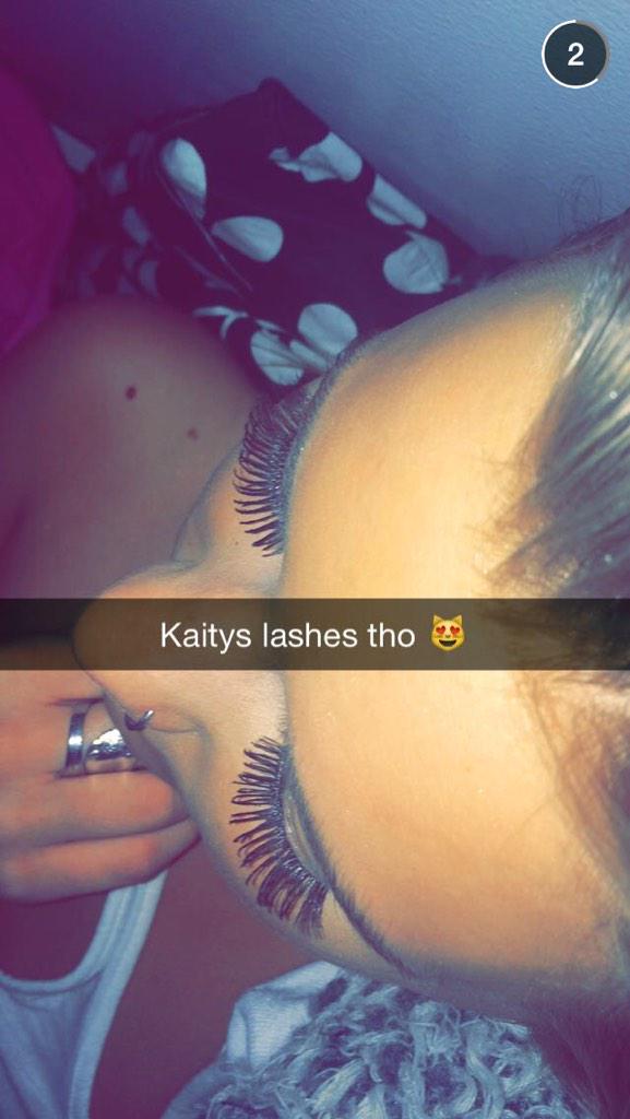 kayyygell's tweet photo. I like my lashes as black as my soul and as long as the list of people I hate #QUEENOFLASHES 👀👑 http://t.co/oVdkbkI0tj