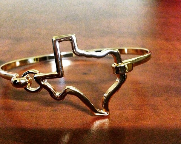 EndofRetail's tweet photo. Get our newest #Texas Bangle bracelet! http://t.co/l5dwOAGkA4 #TX #texans #Loveit http://t.co/Bcmn3M5kOx