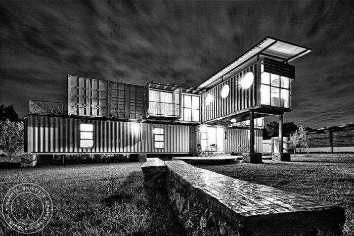 Looking for the #ContainerHome #design of your dreams? Get inspired #LiveInTheTin ow.ly/HkRvy