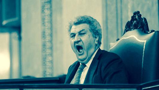 2015. Comienza el tiempo de descuento.Les quedan ya solo unos pocos meses para dejar de bostezar a nuestra costa.