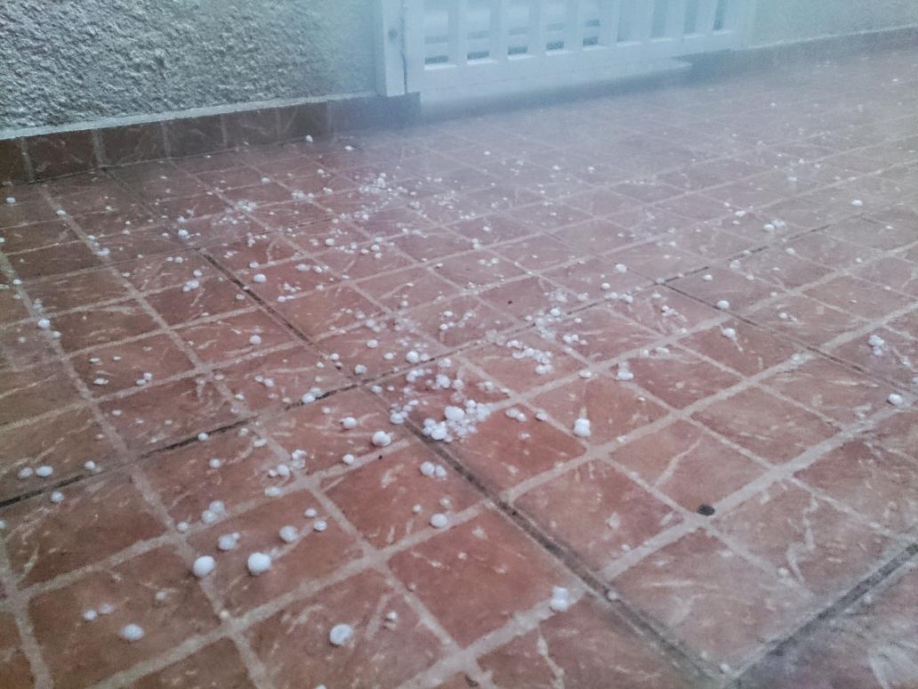 filipeberndt's tweet photo. A famosa chuva de granito. #tonachuva #SaoPaulo http://t.co/KvSK53wTVM