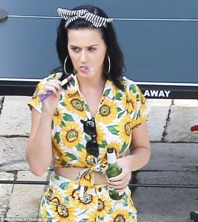 cigarette stray Visol Cosmopolitan Pink Cigarette Ashtray