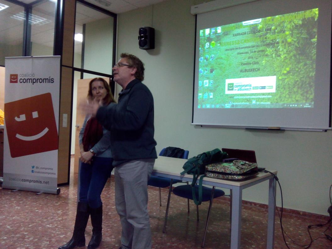 C_Albuixech's tweet photo. Iniciem la xarrada de @VanessaCamposCl #cooperativisme #Albuixech #canvivalencià http://t.co/avIEEGfxOj