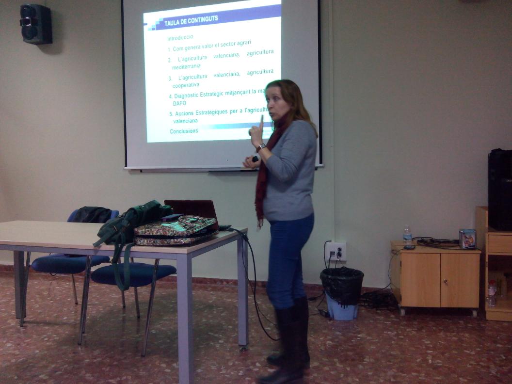 C_Albuixech's tweet photo. La política agrària ha de formar part de la política econòmica #canvivalencià #agricultura #cooperativisme http://t.co/CV0fcI5wLv