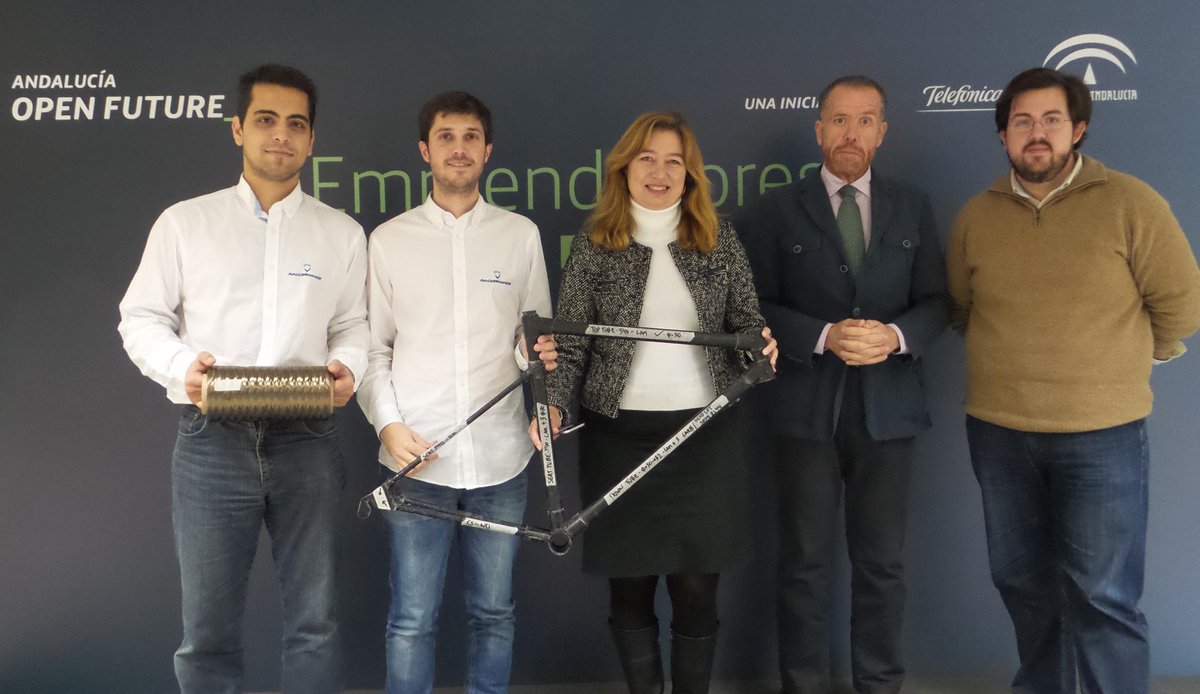 susana_radio's tweet photo. Con emprendedores malagueños, @Racormance ha diseñado una innovadora bicicleta http://t.co/ISlCDPyMAS #OpenFutureAND http://t.co/Adxn7drb56