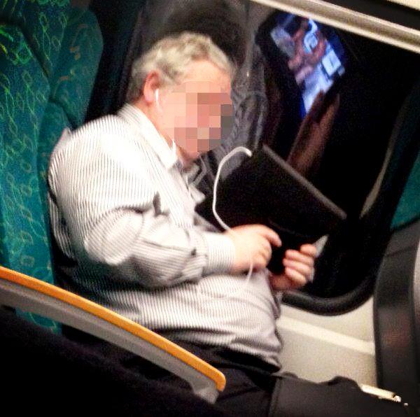 dzentlmenislv's tweet photo. Ballīšu zvērs raiča pēc 10 gadiem http://t.co/3MAEBzsvRi