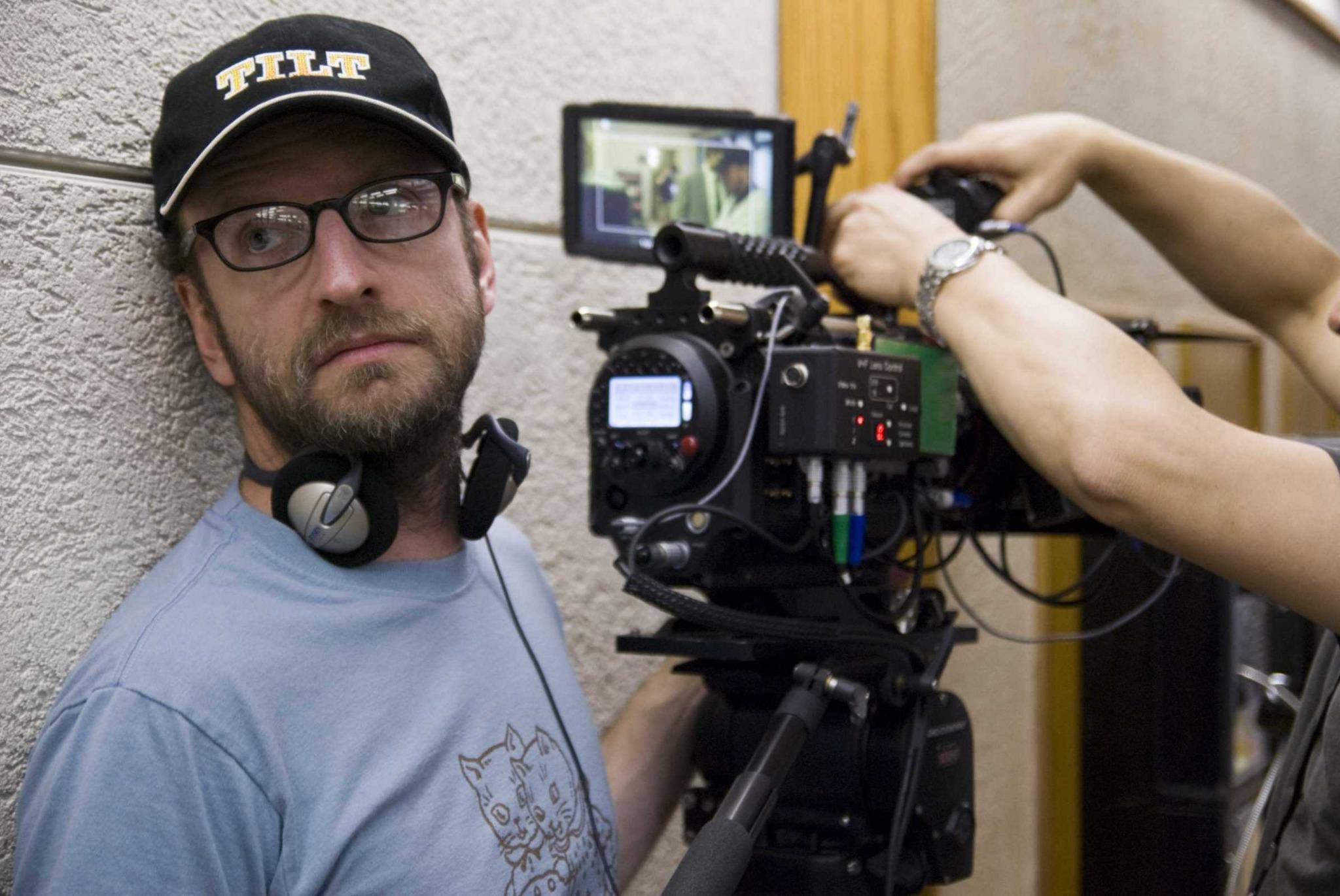 Happy 52nd birthday to American filmmaker Steven Soderbergh! (Traffic, Erin Brokovich, Oceans trilogy) 