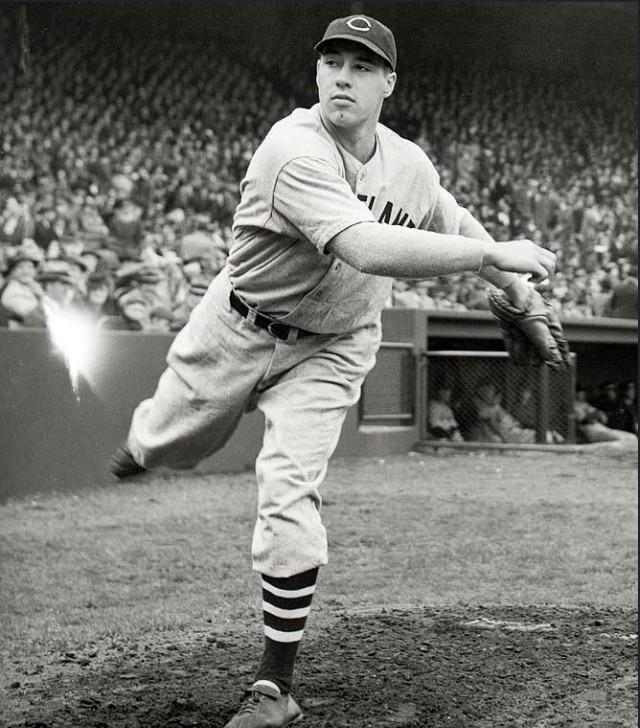 BaseballQuotes1's tweet image. Every day is a new opportunity. You can build on yesterday's success or put its failures behind you. -Bob Feller