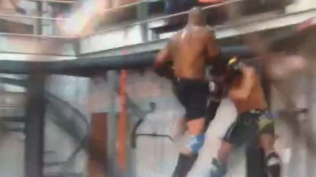 MMAFighting's tweet photo. Sparring partner says he wasn’t knocked out by Silva: ‘I was just dizzy’ (@guicruzzz) http://t.co/fJftCyaHpS http://t.co/jB6LSHKUAC