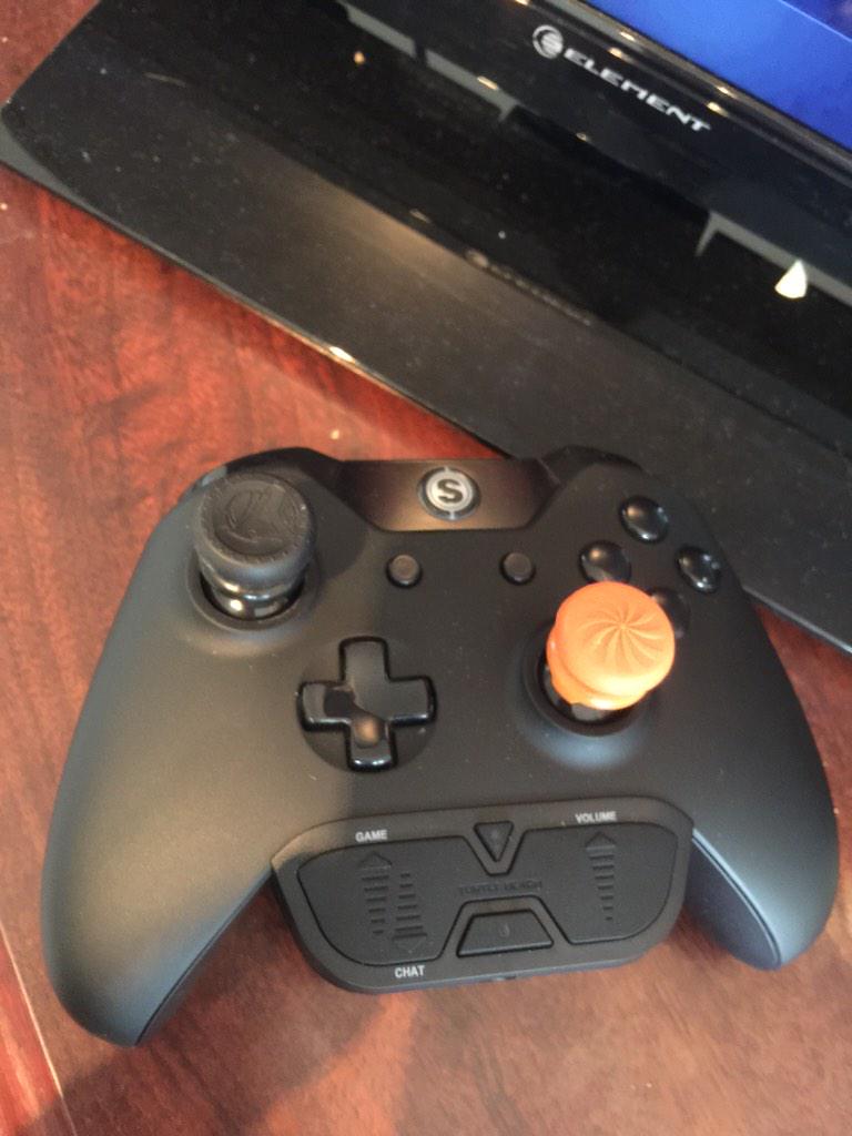 ZeroChaosGaming's tweet photo. Finally got my baby back! #teamscuf http://t.co/NPFhSykj31