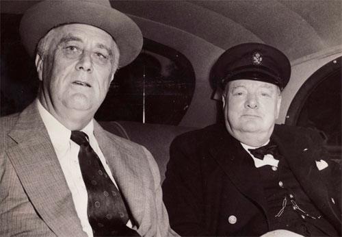 la2_tve's tweet photo. Hitler va a invadir Inglaterra: Roosevelt y Churchill toman "Decisiones que conmocionaron al mundo"
21:10h en La 2 http://t.co/GZ0shDKW3I