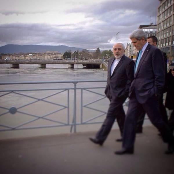 وزيرا خارجية الولايات المتحده وايران يتمشيان في شوارع جنيف !! B7VdgkjCIAAPnUZ