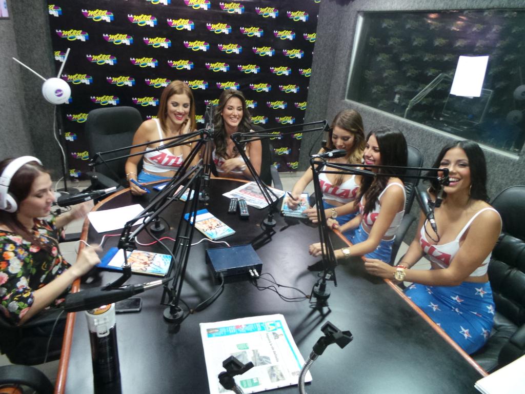 cervezaatlas's tweet photo. Las #ChicasAtlas al aire desde la @Mega9830 regalando cajas de #AtlasChelada a los oyentes junto a @malesucre http://t.co/1IzXewS46T