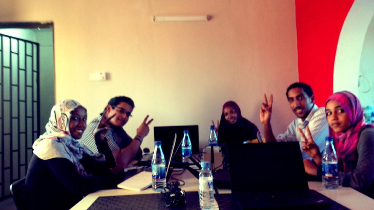 Hakeedo's tweet photo. Our team that formed to solve #smartsec.ae problem.
#Sudan #UAE http://t.co/aUMDGdJXAP
