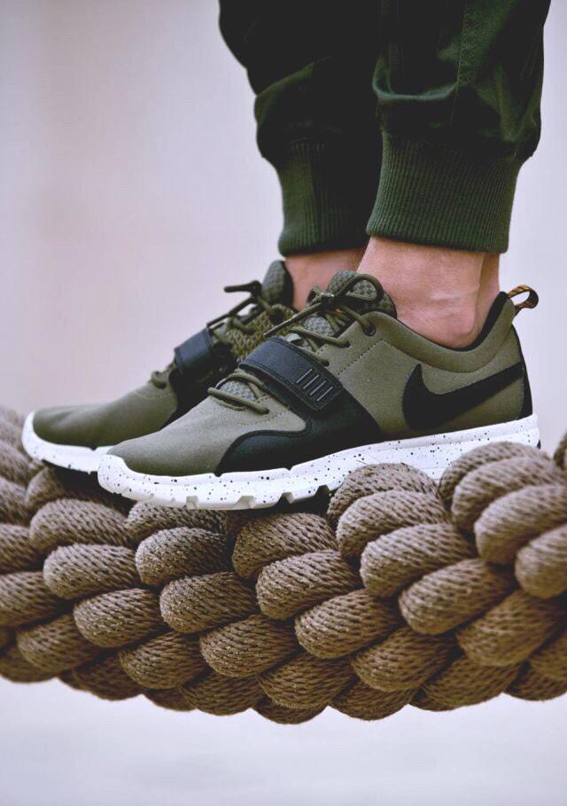Tweetbadclothes's tweet photo. Nike Trainerendor http://t.co/lUTfLVmf9u