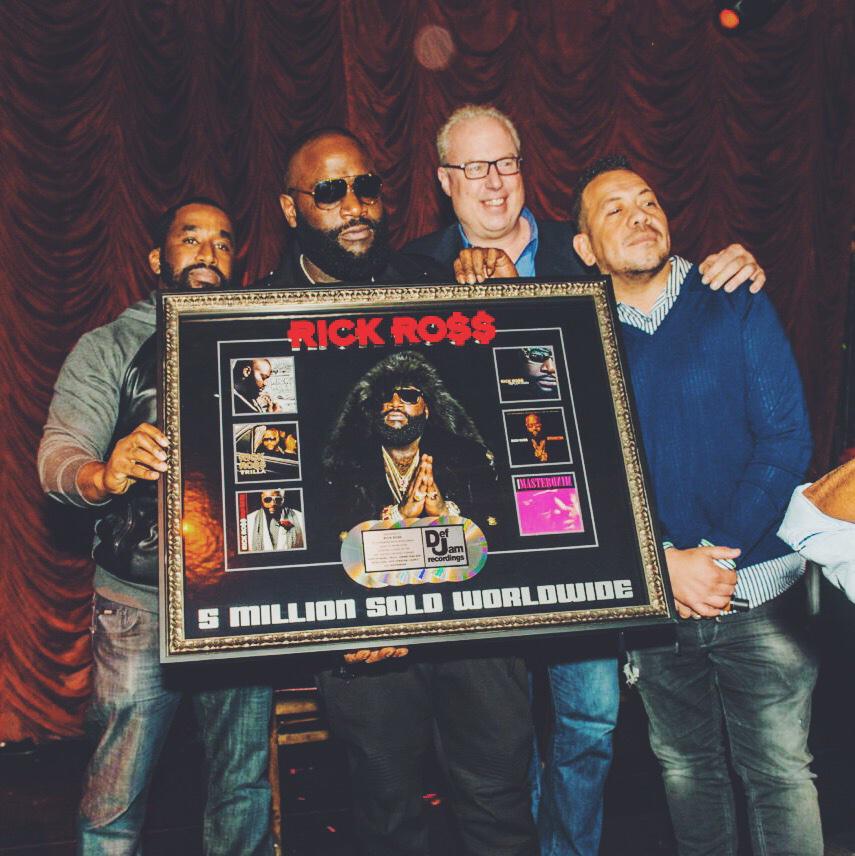 defjam's tweet photo. Happy Birthday to our good friend @elliottwilson! #YN44 http://t.co/9THrKBg4UB http://t.co/5nsv1Jd2Kk