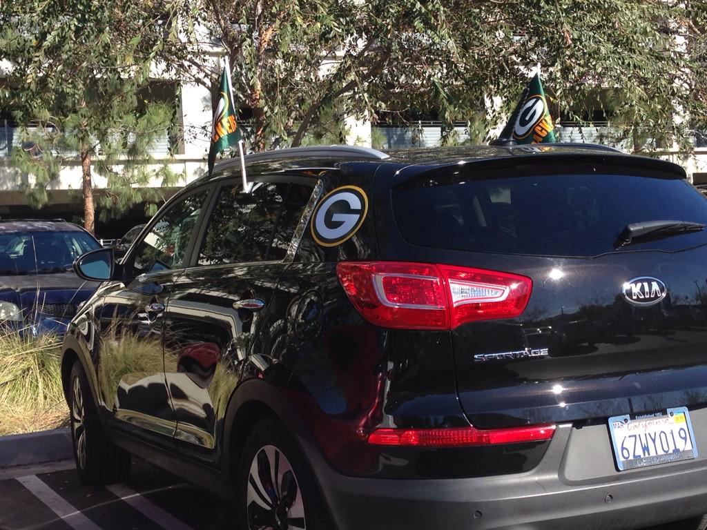 juliequips's tweet image. LA 🚙🏈sightings. There's a clear winner @Seahawks #twelves #NFLPlayoffs #Seahawks #GreenBayPackers 📷:@michellendicott