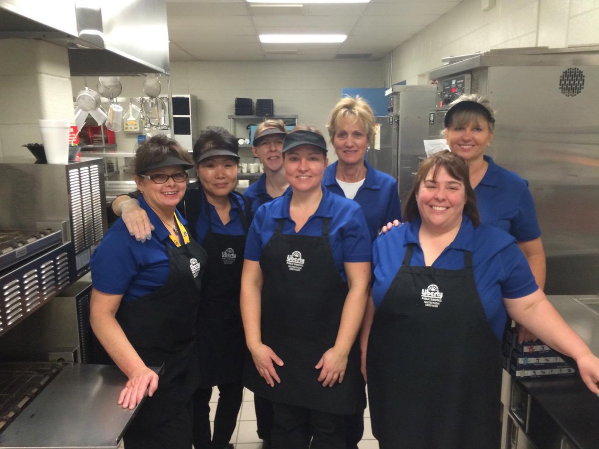 AndersonWSteven's tweet photo. Enjoyed serving alongside this fine crew at LMS - dedicated cafeteria warriors! #lpsleads #lpsdayinthelife #lmsleads http://t.co/BOinNGbIyJ